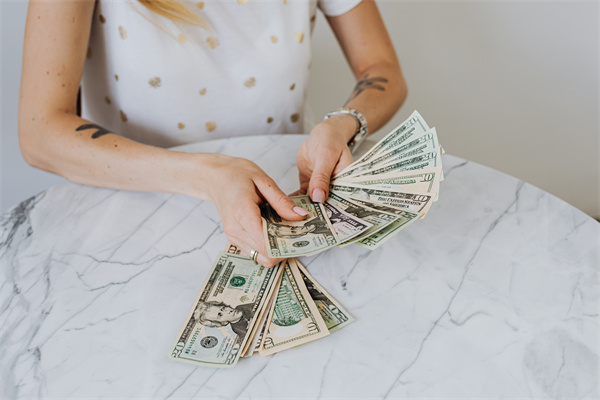 机构不打算出售黄金，称到明年第二季度金价可能达到4200美元