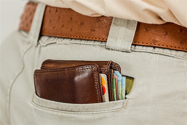 上半年国内黄金首饰消费量降26%，机构：看好金价下半年创新高